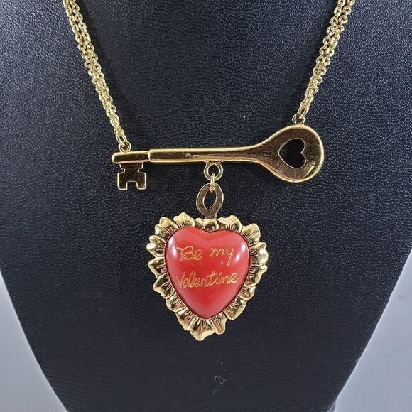 COPY - Betsey Johnson RARE VINTAGE Be My Valentine Vintage key necklace - Picture 5 of 5